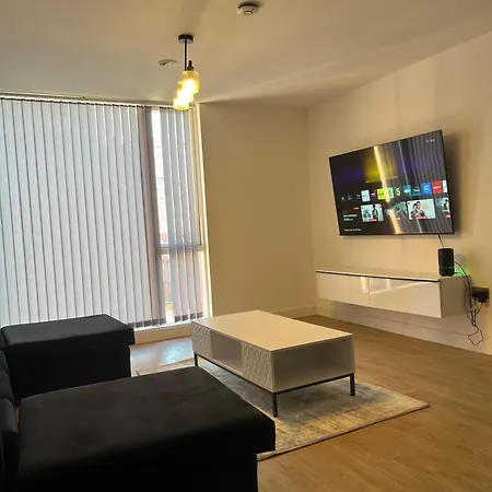 Balcony View Deluxe 2 Bed Ao Arena & Victoria Stn