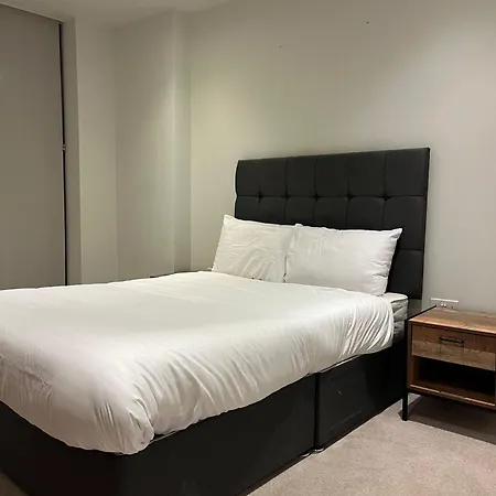 High-end 2-bed Retreat - Ao Arena & Victoria Stn