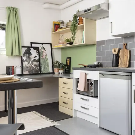 For Students Only — Sir Charles Groves Hall, Apartmán *