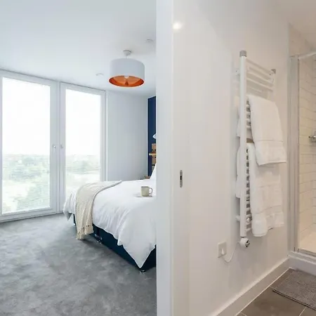 Modern & Spacious 2bed By Old Trafford