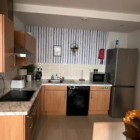 Sleeps 6 With Air Conditioning Апартаменты
