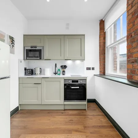 Modern 2br I Workspace I Centre I 3 Beds *