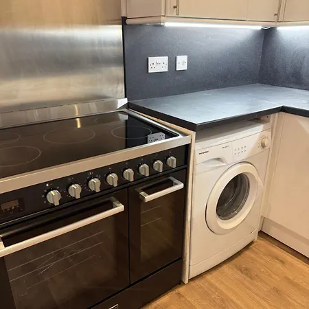 2 Bed Large M1 Area Appartement