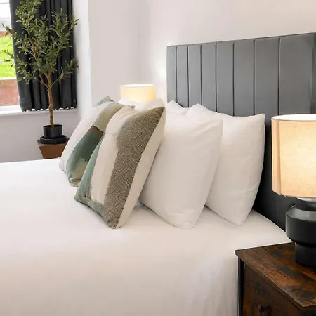 Sleeps 6 - 2br - Free Parking - * Manchester
