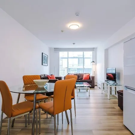 Centre, Full Kitchen, Wi-fi Manchester