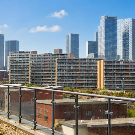 2 Bedroom Luxury Centre & Salford *