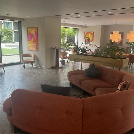 Cloud32 - Luxury Two Bedroom In Centre With Skyline Views