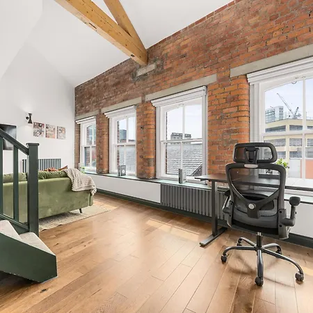 Spacious 2br I Workspace I Duplex I Centre