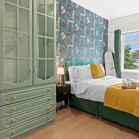 Anna's Place & Homes - Aurelia Daire Manchester