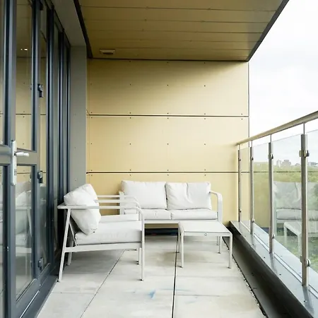River Irwell View 2br With Parking & Balcony Daire