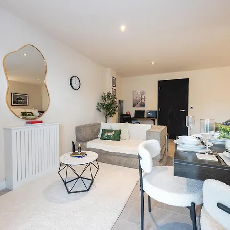 Chic Near Old Trafford & Exchange Quay Tram Apartmán Manchester