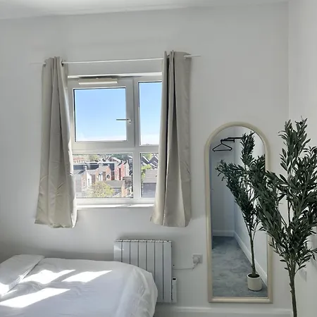 2 Bed Serviced By Ankers Contractor Near Centre Appartement Manchester