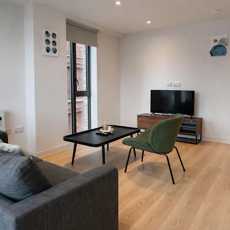 Industrial Luxe 2br Designer Flat Near Victoria *