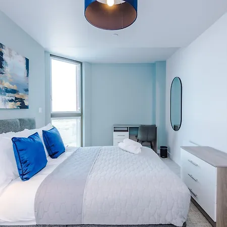 1bdr Open Plan With Full Kitchen