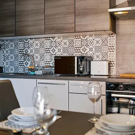 Luxury 2 Bdr 2 Ba Modern With Parking Manchester
