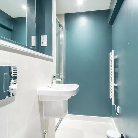 Lovely 2bed W Balcony 맨체스터