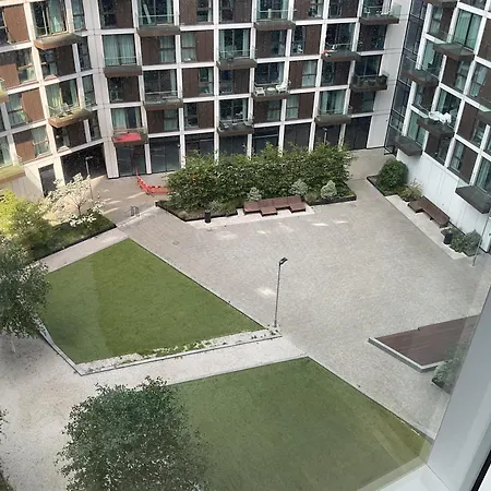 Centre - Skyline View *