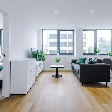 New Chic Base - Old Trafford & Mediacityuk Manchester