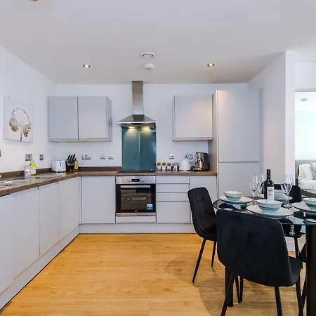Stylish And Spacious 2bdr Flat *
