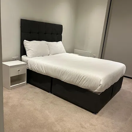 High-end 2-bed Retreat - Ao Arena & Victoria Stn
