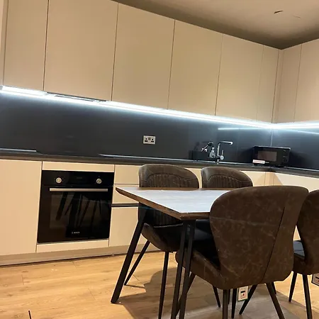 High-end 2-bed Retreat - Ao Arena & Victoria Stn Daire *