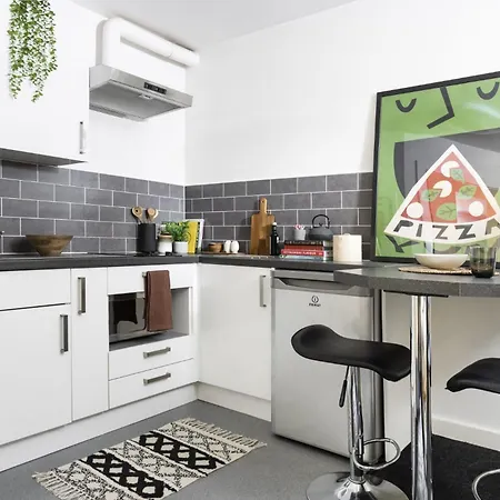 Apartmán For Students Only — Sir Charles Groves Hall, Manchester