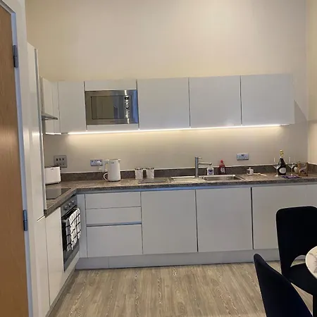 Luxury 2 Bed 3 Bathroom With Balcony, Middlewood Plaza Salford * 맨체스터