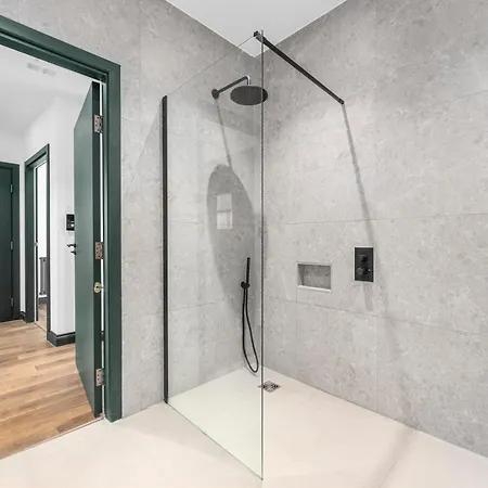 Modern 2br I Workspace I Centre I 3 Beds * Manchester