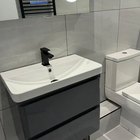 2 Bed Centre * Манчестер
