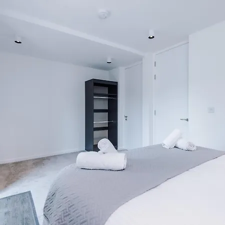 Luxury 2bdr 2 Bath Centre *