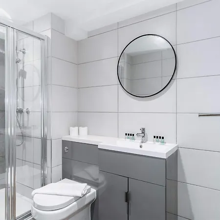 Convenient 3bed Flat W Security * מנצ'סטר