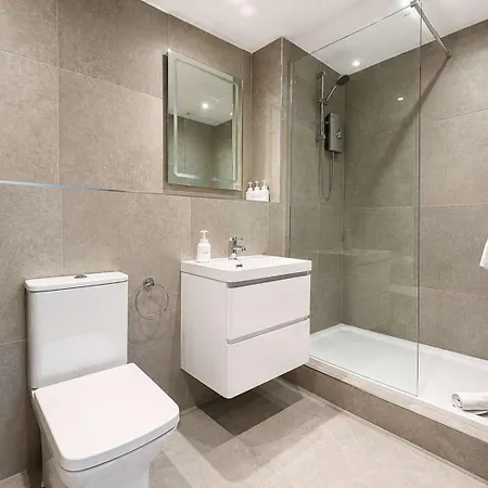 Sleeps 6 - 2br - Free Parking - Daire Manchester