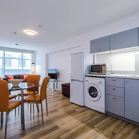 Centre, Full Kitchen, Wi-fi * Manchester