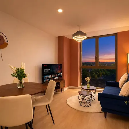 Stylish 1 Bed Sleeps 3 - Old Trafford - Centre Tram Access Manchester