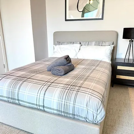 Brand New 1br With Balcony Near Old Trafford Manchester