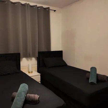 Modern Cozy With Free Parking Near Centre Διαμέρισμα