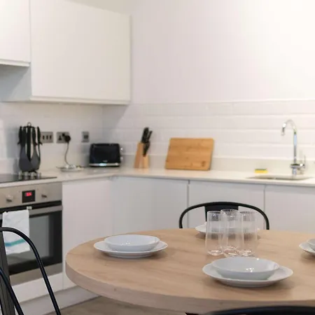 Apartamento Contemporary 2 Bedroom In