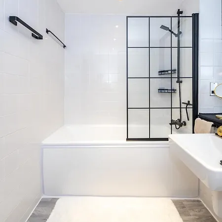 Chic Near Old Trafford & Exchange Quay Tram דירה