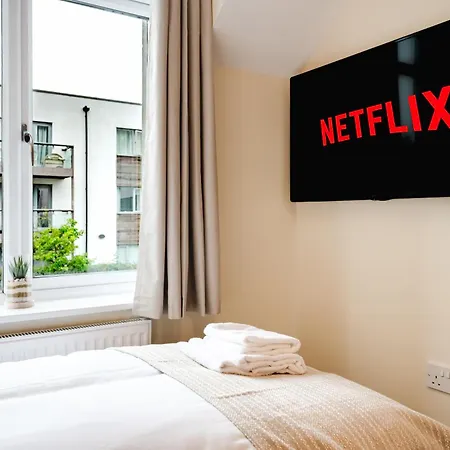 Апартаменты 2 Bed Salford L Free Private Parking L Contractors & Families L Sleeps 4 L Free 1 Hr Early Check-in Манчестер