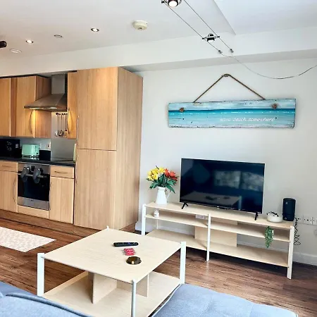 Spacious Duplex With Parking * Manchester