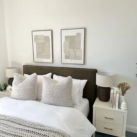 2 Bed Serviced By Ankers Contractor Near Centre Appartement *