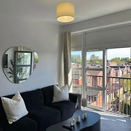 2 Bed Serviced By Ankers Contractor Near Centre Manchester