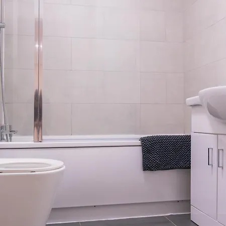 Διαμέρισμα Bright Luxury Modern 3 Bed, 2 Bedroom - Secure Parking - Close To Centre And Old Trafford *