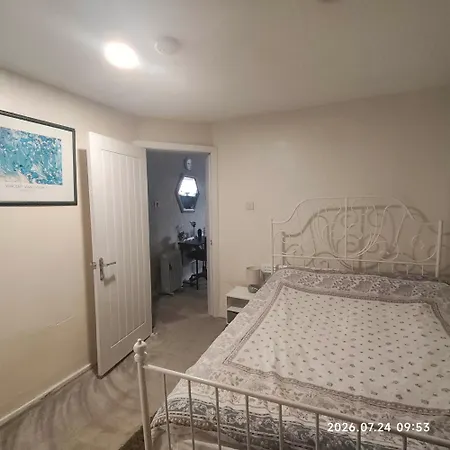 Διαμέρισμα Entire First Floor Flat With Free Parking In Hyde Road Opposite Gorton Tesco Extra Μάντσεστερ