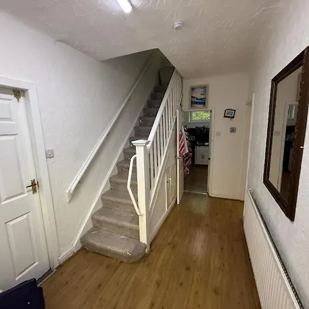 Ground Floor 1 Bed Flat Free Parking Near Tram Apartmán