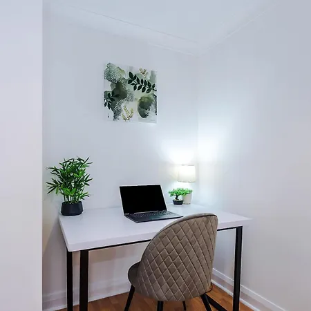 Modern 1br Mediacity Free Parking M50 דירה