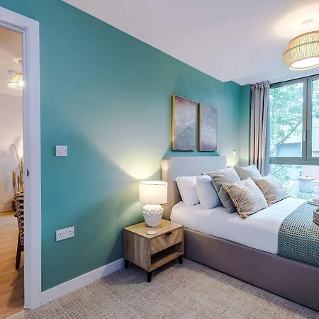 2br In - Free Parking *