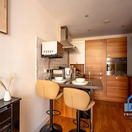 Cosy | Centre Ap | Balcony | Free Parking