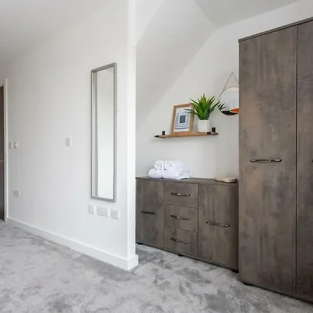Modern & Spacious 2bed By Old Trafford