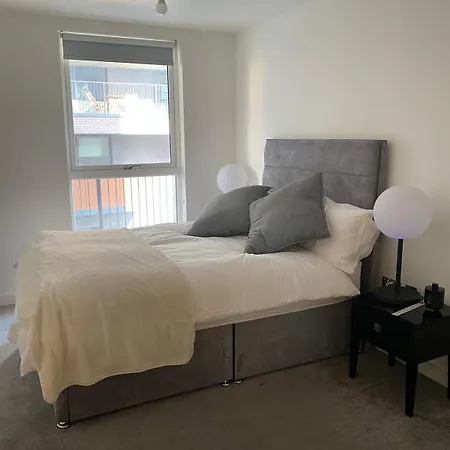 Luxury 2 Bed 3 Bathroom With Balcony, Middlewood Plaza Salford Manchester